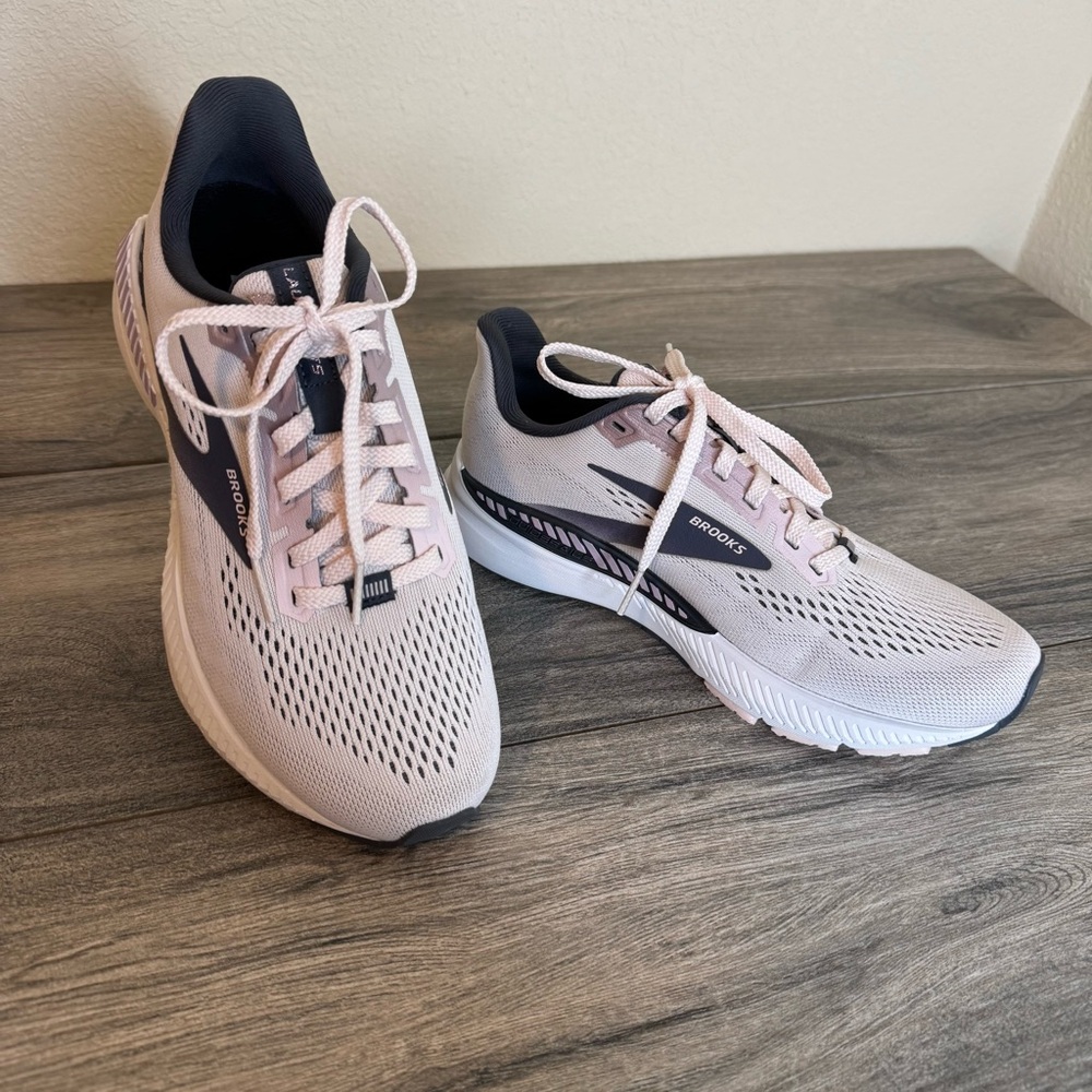 Brooks Launch 8 Primrose Ombre Women's Athletic Shoes Size 5 1/2  Wide (D)